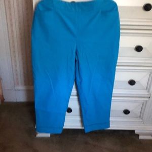 NWT Chico’s So Slimming Crops w/lattice detail